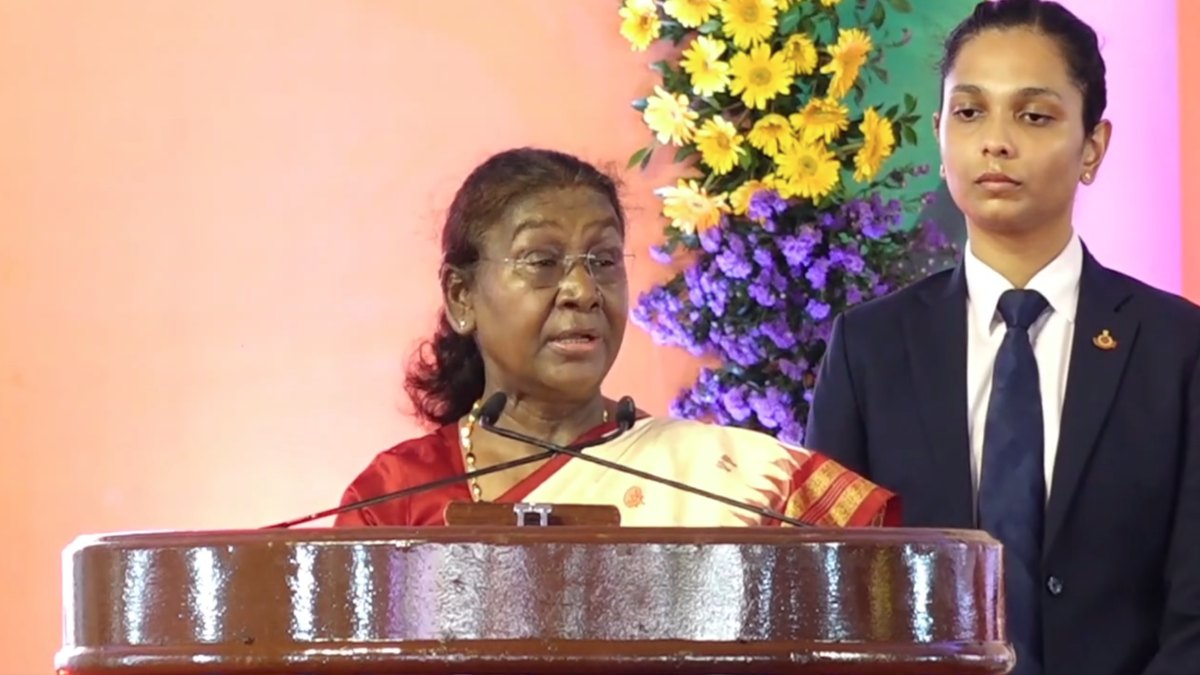 President Droupadi Murmu MP Visit: राष्ट्रपति ने उज्जैन में स्वच्छता मित्रों को किया सम्मानित, इंदौर-उज्जैन 6 लेन सड़क निर्माण का भूमिपूजन किया, द्रौपदी मुर्मू ने की CM डॉ. मोहन यादव की तारीफ