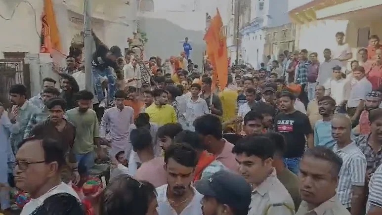 Rajasthan News: भीलवाड़ा में राम रेवाड़ी जुलूस के दौरान पथराव से तनाव, पुलिस बल तैनात