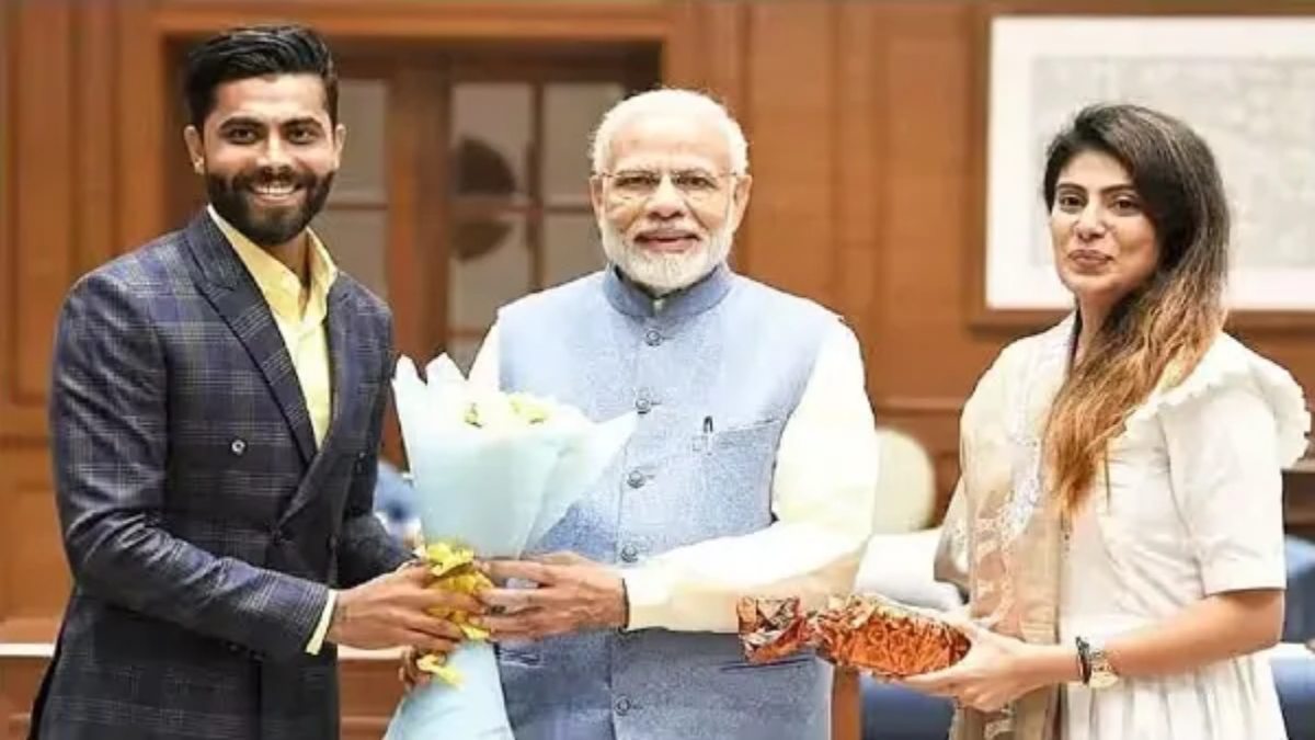 Ravindra Jadeja Join BJP: रवींद्र जडेजा ने ज्वाइन की BJP, पत्नी रिवाबा जडेजा ने सदस्यता वाली तस्वीर की शेयर