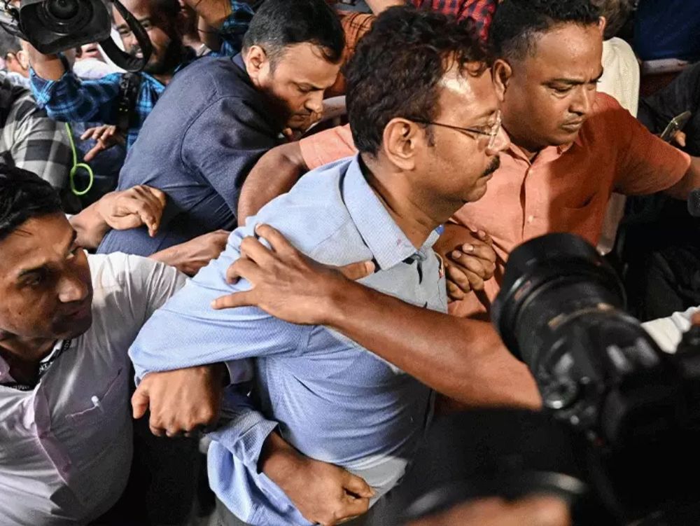 कोलकाता रेप केस में पूर्व प्रिंसिपल संदीप घोष गिरफ्तार; इन आरोपों में CBI ने लिया एक्शन, एक पुलिस अफसर भी गिरफ्त में- Sandeep Ghosh Arrested