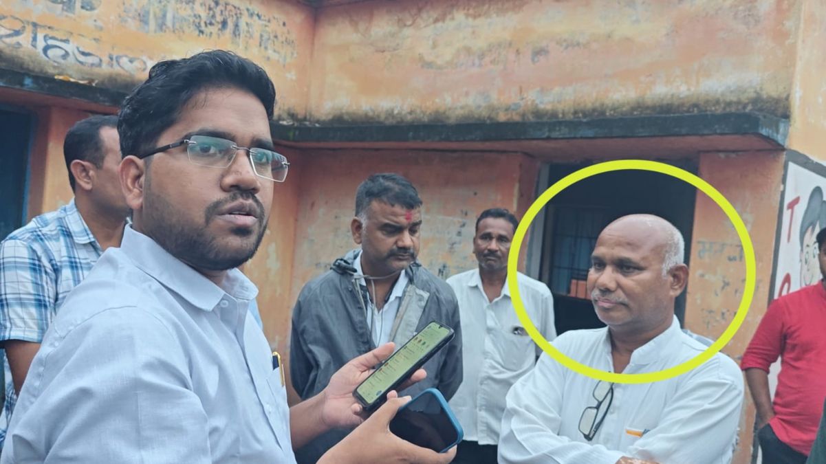 सस्पेंड हो गए हेडमास्टर जी! सरकारी स्कूल में कबाड़ी कर रहा था कबड़ा का संचालन, BAC-CAC को कारण बताओ नोटिस