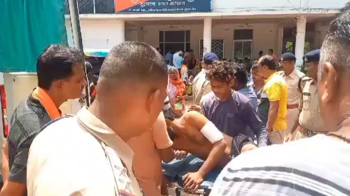 शराब के पैसे न देने पर 4 लोगों ने युवक पर किया चाकू से हमला, खून से लथपथ एसपी ऑफिस पहुंचा पीड़ित