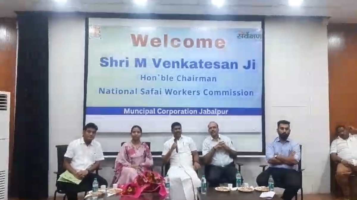 दिल्ली से आए मजदूर कर्मचारी आयोग के अध्यक्ष के निर्देश: कर्मचारियों को सैलरी न देने वाले ठेकेदारों को किया जाए ब्लैक लिस्ट, कमेटी बनाकर की जाए जांच