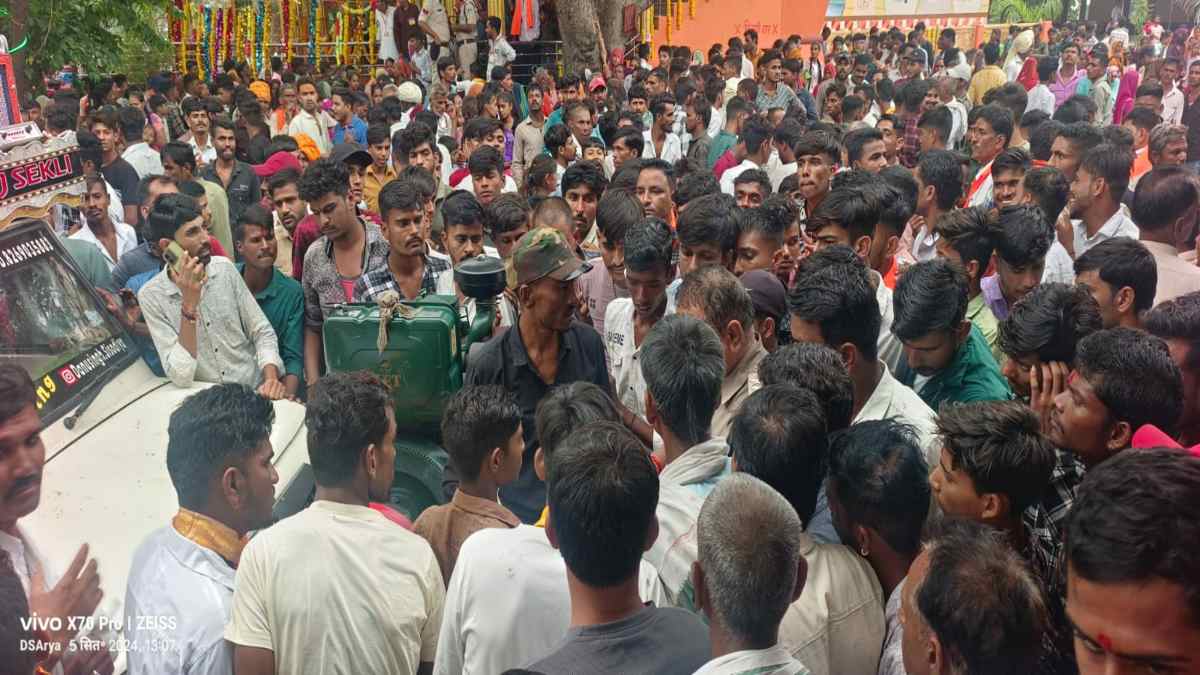 धार्मिक कार्यक्रम में विवाद: युवक ने नायब तहसीलदार पर लाठी से किया हमला, जांच में जुटी पुलिस