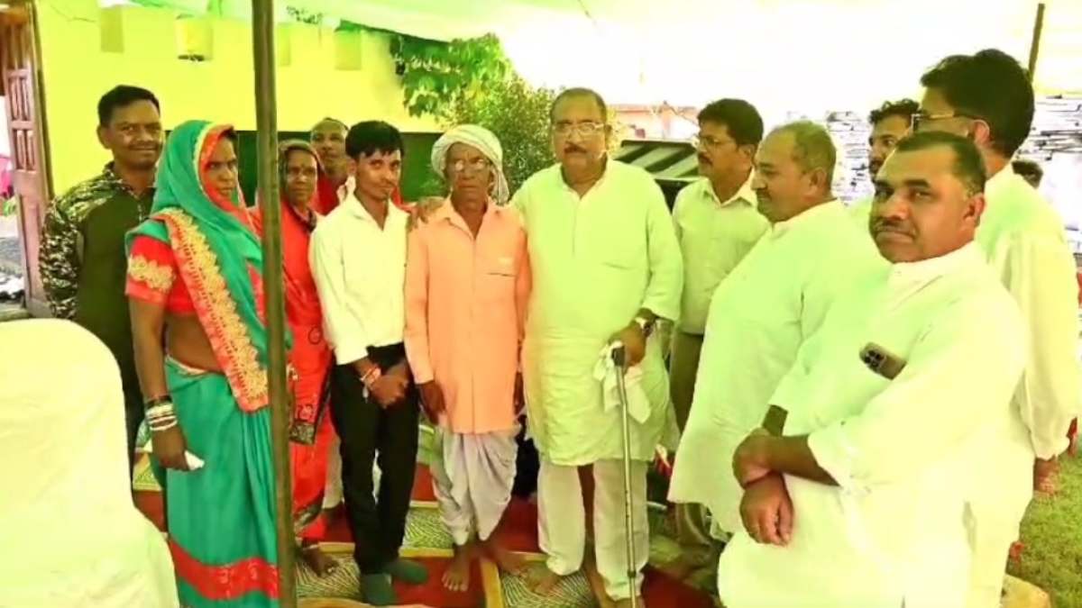 झोपड़ी से लंदन यूनिवर्सिटी तक का सफर: MP के आदिवासी किसान का बेटा सपना करेगा साकार, पढ़ाई के लिए सरकार ने दी 35 लाख की स्कॉलरशिप