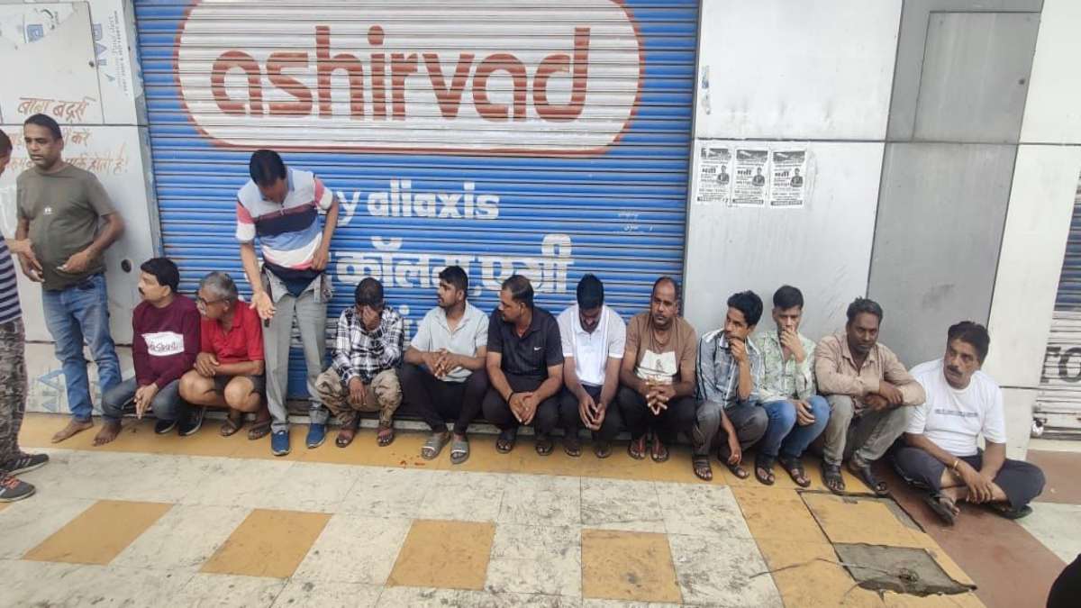 क्राइम ब्रांच की बड़ी कार्रवाई: जुआ खेलते 14 आरोपियों को पुलिस ने किया गिरफ्तार, एक लाख रुपय बरामद