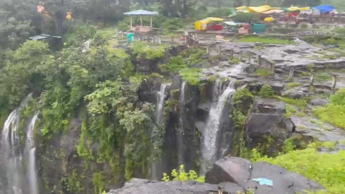 हादसा या आत्महत्या की कोशिश: 400 फीट गहरी खाई में गिरा युवक, बारिश में रेस्क्यू हुआ मुश्किल