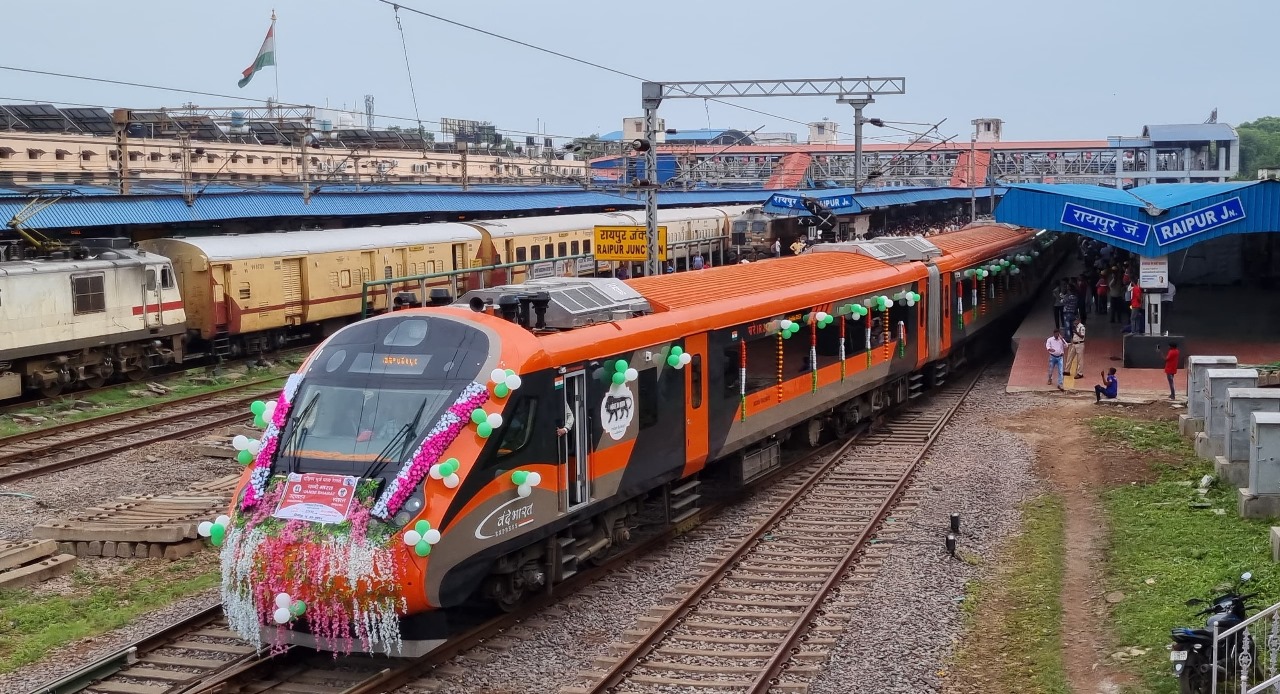 अभी नहीं चलेगी Durg-Visakhapatnam Vande Bharat, ये है वजह… जाने कब से आप कर सकेंगे बुकिंग और कितना होगा किराया