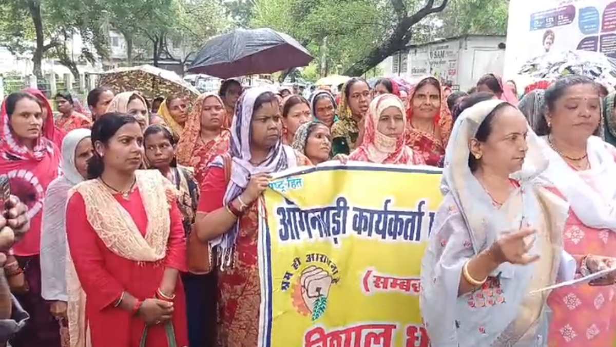 वेतन वृद्धि को लेकर आंगनबाड़ी कार्यकर्ताओं ने पकड़ी आंदोलन की राह, ज्ञापन सौंप कही ये बात