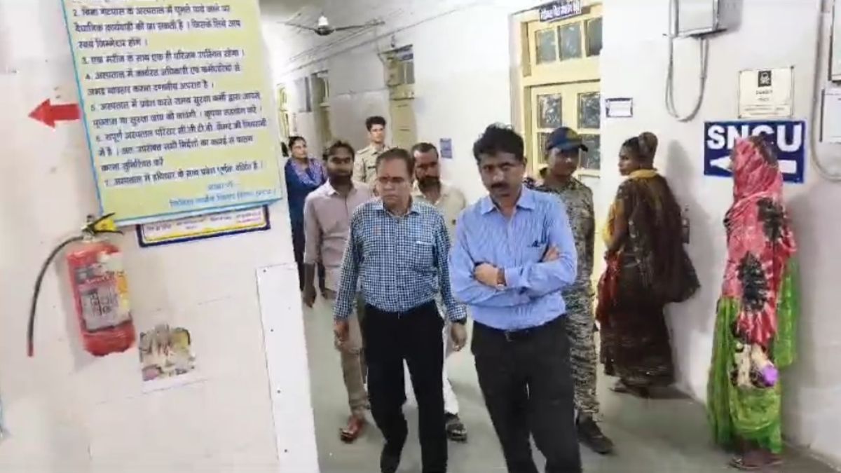 नवजात की मौत का मामला: निरीक्षण करने जिला अस्पताल पहुंचे कलेक्टर, 4 नर्सिंग स्टाफ को किया निलंबित, ड्यूटी स्टाफ को भेजा नोटिस