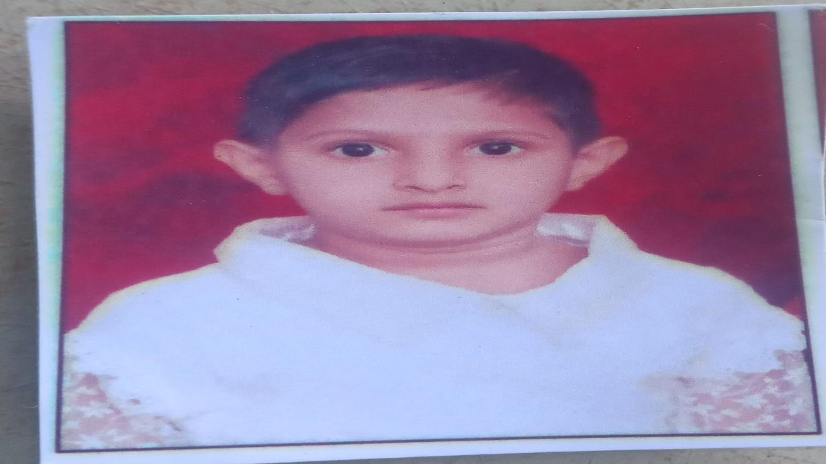 लापता बच्ची का मिला शव: 48 घंटे बाद मल्टी में मिली मासूम सृष्टि की लाश, लोगों में आक्रोश