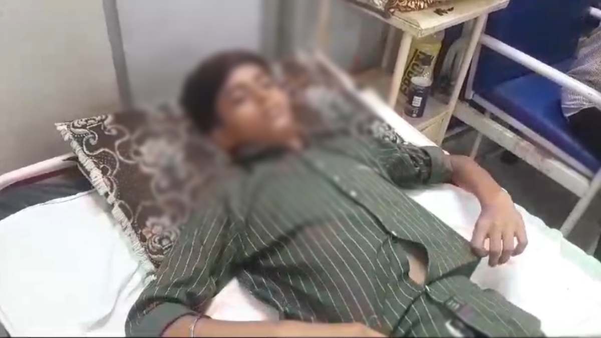 हाथ फैक्चर… कान के फटे पर्दे… हॉस्टल वार्डन ने छात्र रो बेहरमी से पीटा, परिजनों ने की शिकायत