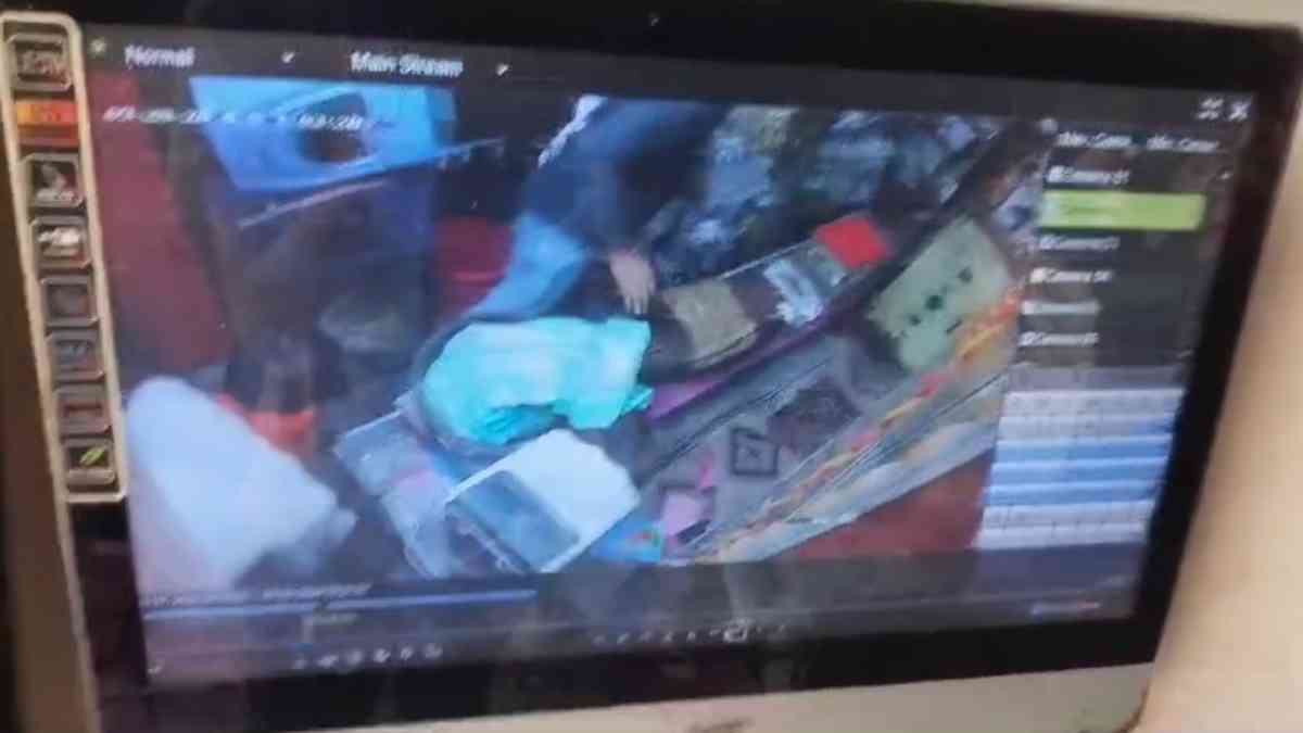 Damoh Crime News: किराना एवं ज्वेलर्स की दुकान में चोरी, लाखों का माल ले उड़े चोर, CCTV में घटना कैद