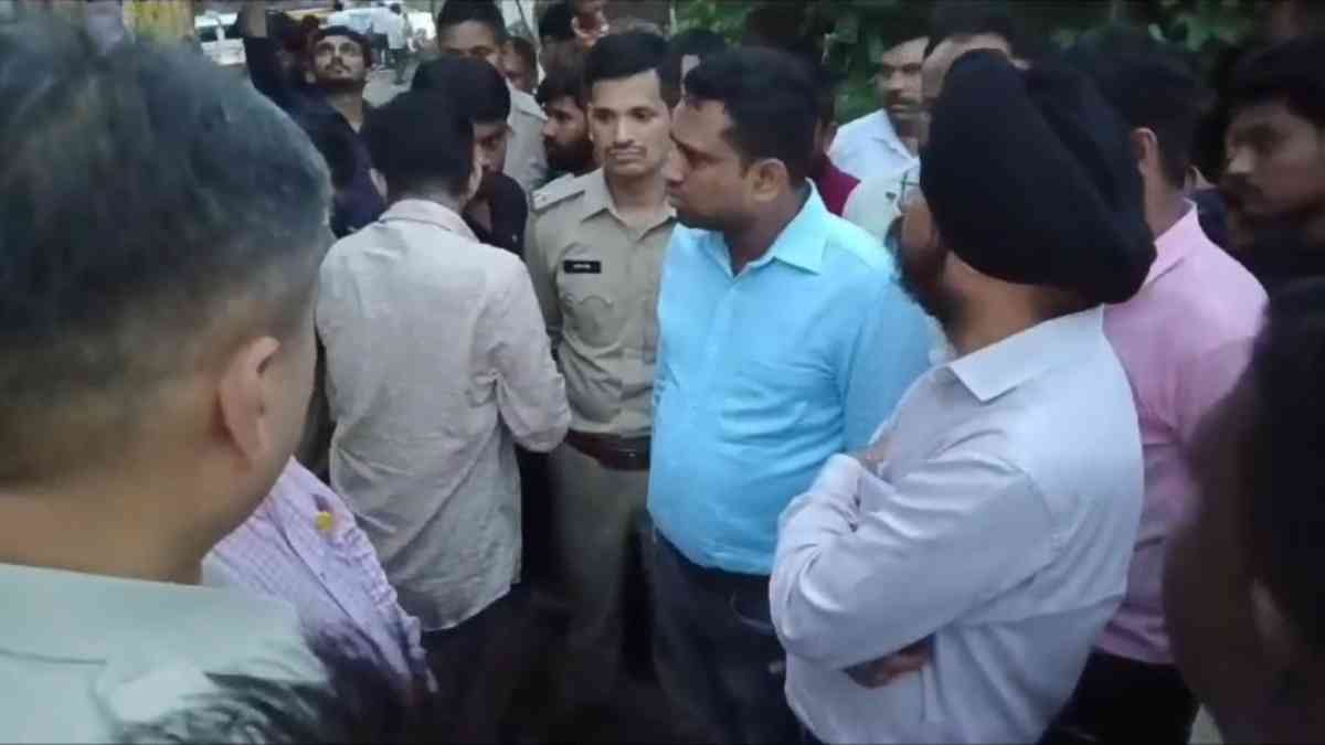 बारूदी धमाकों से हिली ग्रामीणों के घरों की बुनियाद, कुछ को आई चोट, नेशनल हाईवे के कार्य में हुआ था ब्लास्ट