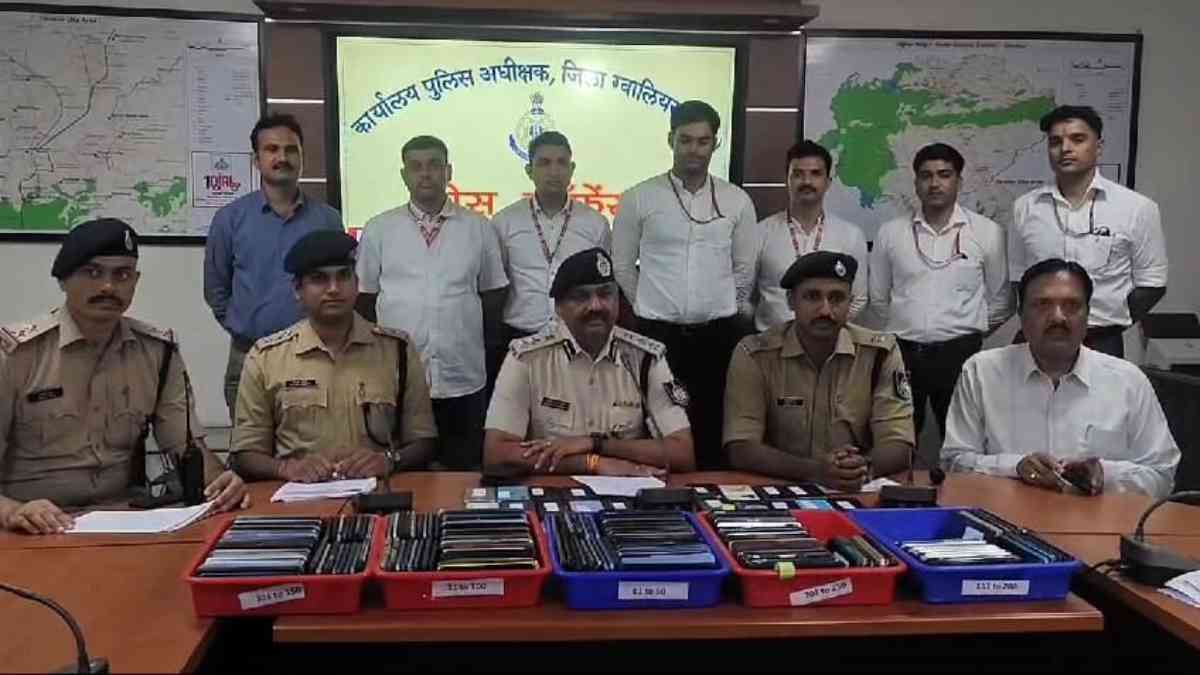 Gwalior Police: पुलिस देगी 300 लोगों को 60 लाख के मोबाइल, कई राज्यों से किया Collect