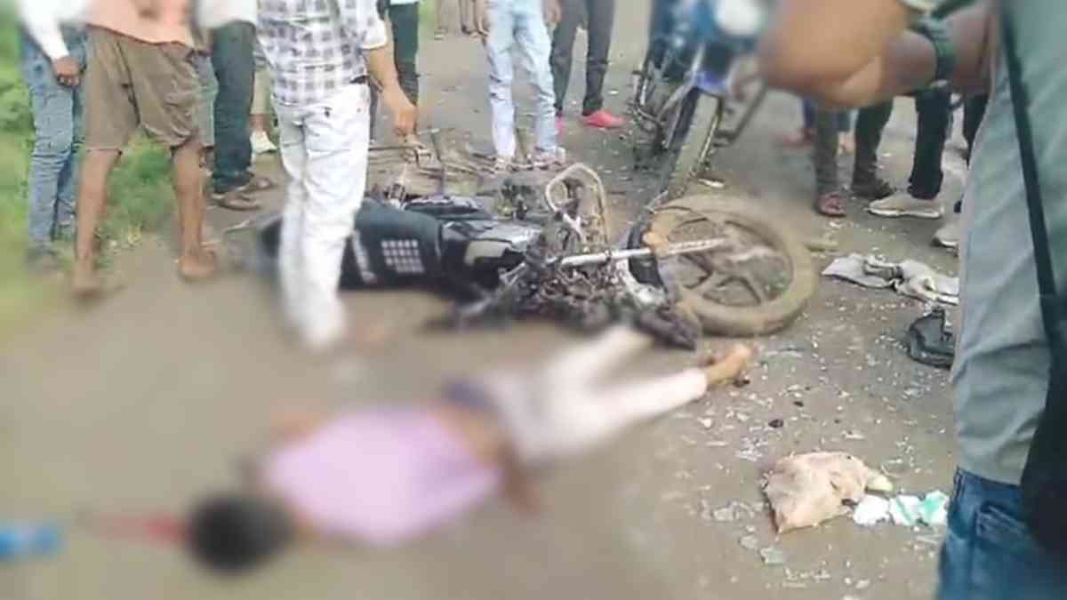 Dindori Accident: तेज रफ्तार बस ने बाइक को मारी टक्कर, 2 छात्र ने मौके पर तोड़ा दम