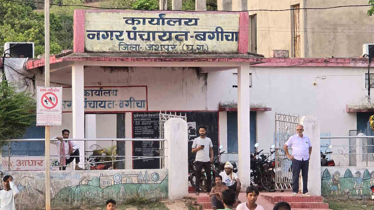 नगर पंचायत सीएमओ ने उपाध्यक्ष और पार्षदों पर लगाया अभद्रता और मारपीट की कोशिश का आरोप