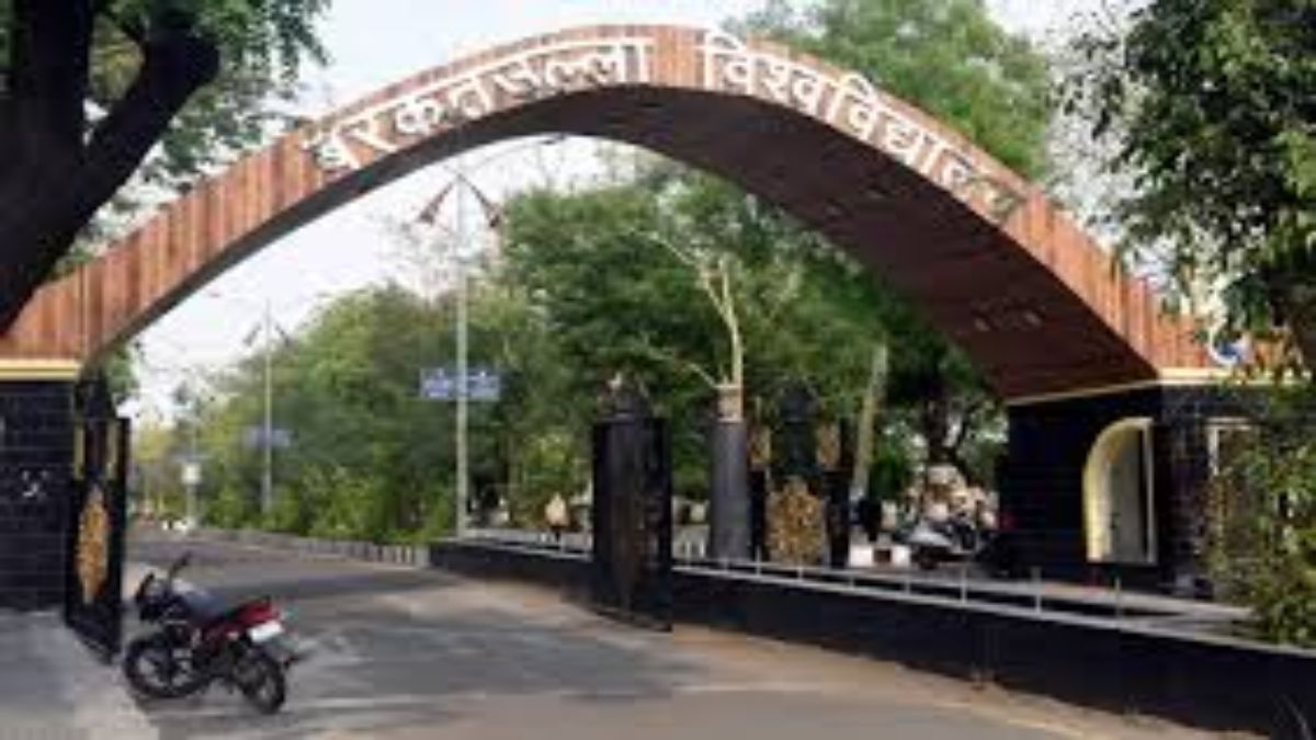 बरकतउल्ला यूनिवर्सिटी में रैगिंग: 10 सीनियर छात्रों पर लगे आरोप, सभी दो महीने के लिए हॉस्टल से निष्कासित