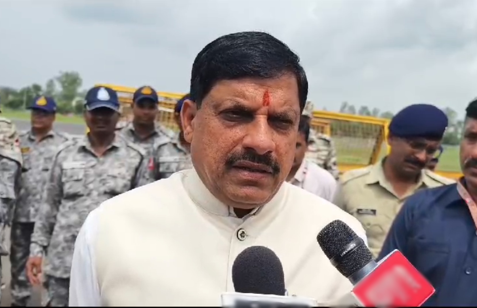 शहीद जवान के परिवार को 1 करोड़ देगी मोहन सरकार, मुख्यमंत्री ने कहा- हम माता-पिता के साथ हैं, सिक्किम सड़क हादसे में गंवाई थी जान