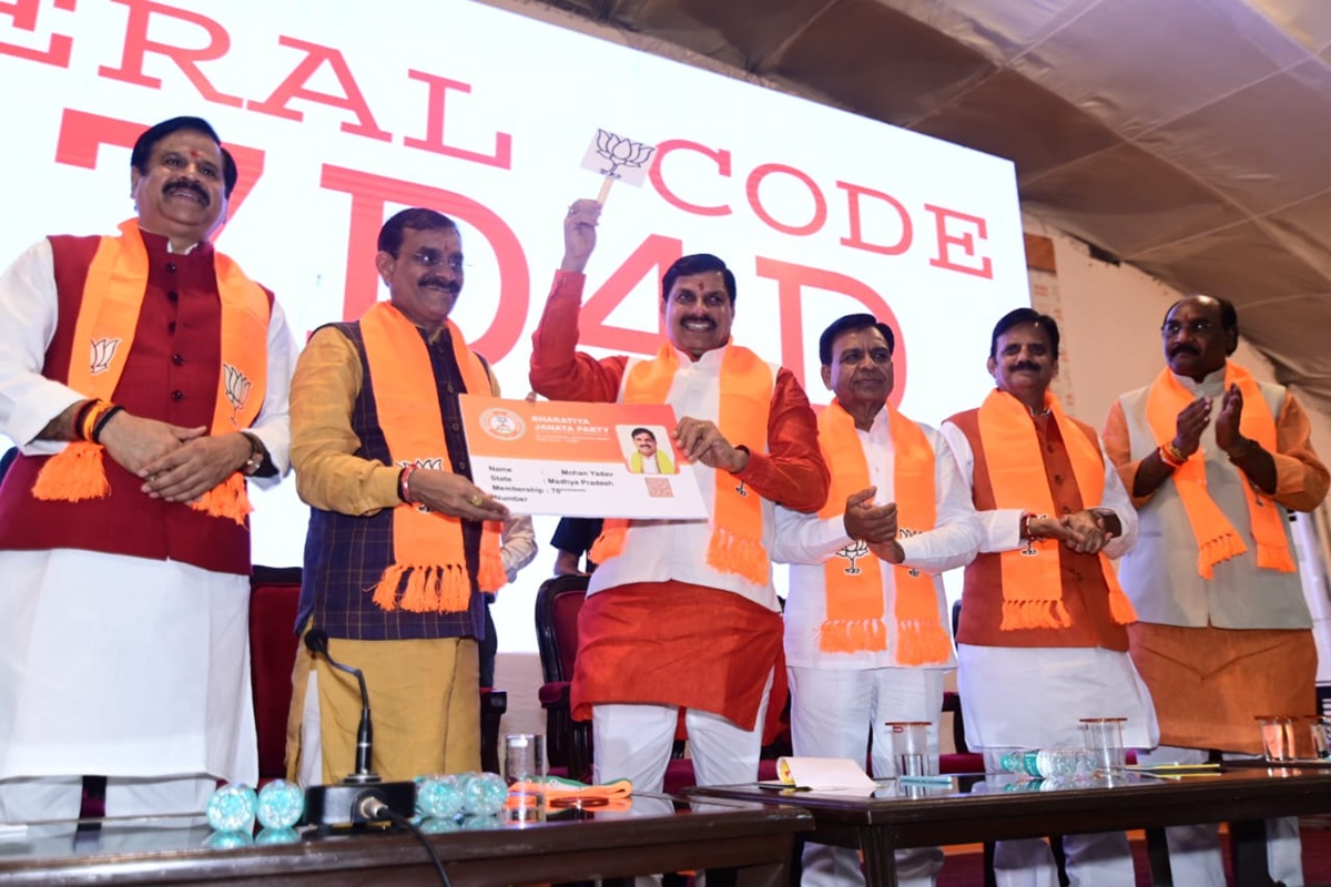 CM मोहन फिर बने BJP के सदस्य: प्रदेश अध्यक्ष VD शर्मा ने दिलाई सदस्यता, कहा- हर कार्यकर्ता देश के लिए