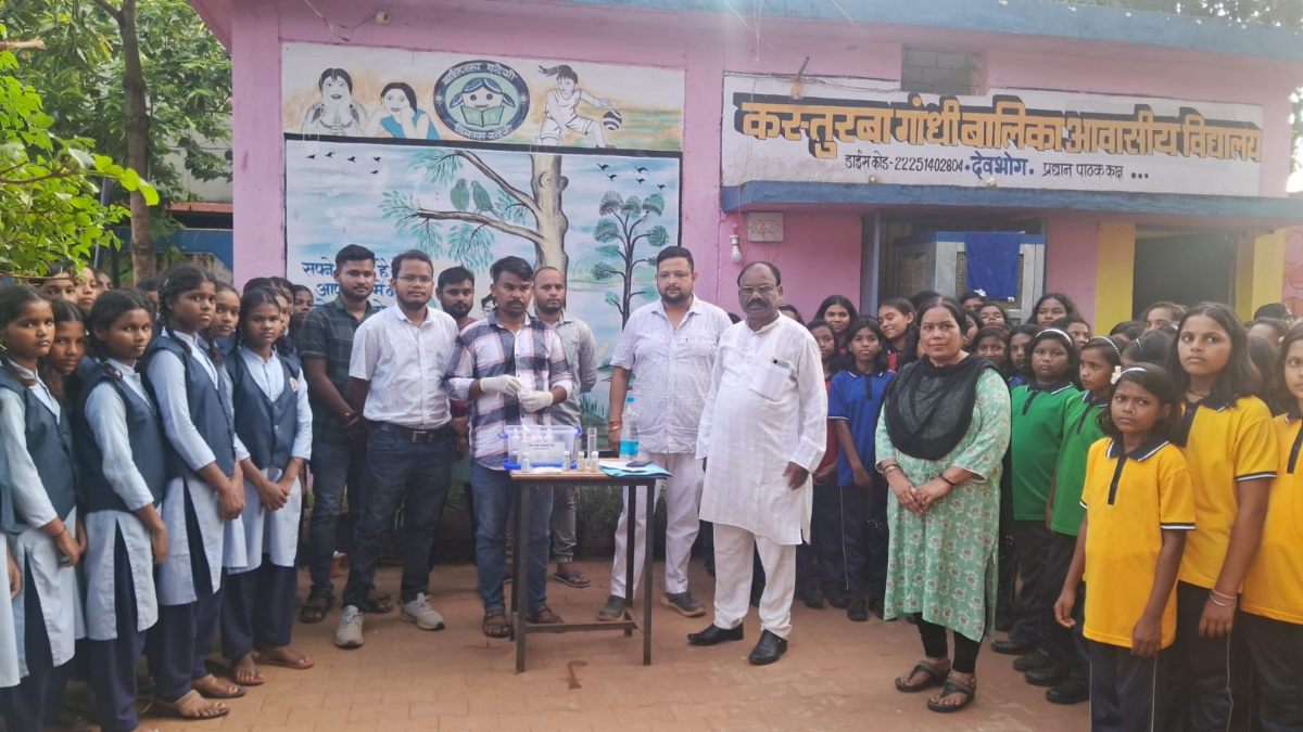 93 गांवों में पेयजल स्रोतों की जांच शुरू: पूर्व विधायक गोवर्धन मांझी बोले- फ्लोराइड प्रभावित गांवों में शुद्ध और सुरक्षित पेय जल उपलब्ध कराने सामुदायिक रूप से लगाया जाएगा रिमूवल प्लांट