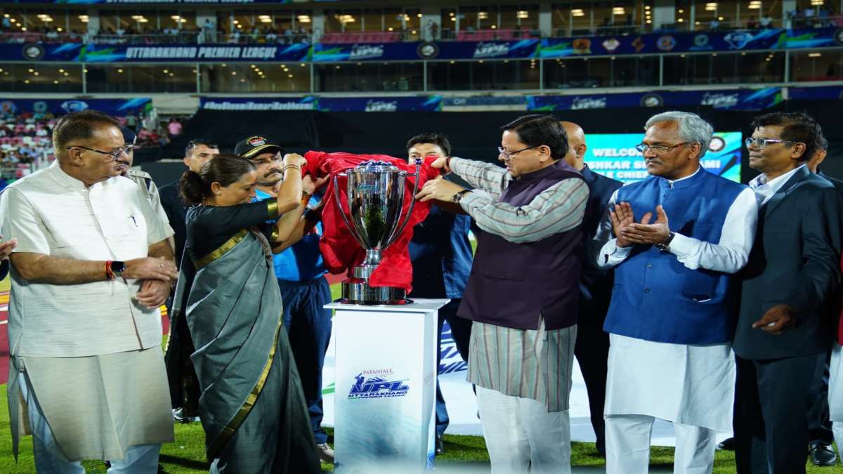 Uttarakhand Premier League: CM धामी ने UPL का किया शुभारंभ, ट्रॉफी का अनावरण कर खिलाड़ियों को दी शुभकामनाएं