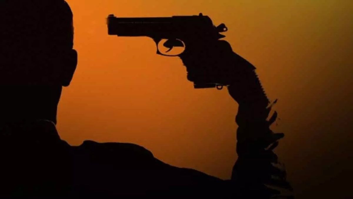 युवक ने खुद को मारी गोली, आवाज सुनकर लोगों में मची भगदड़