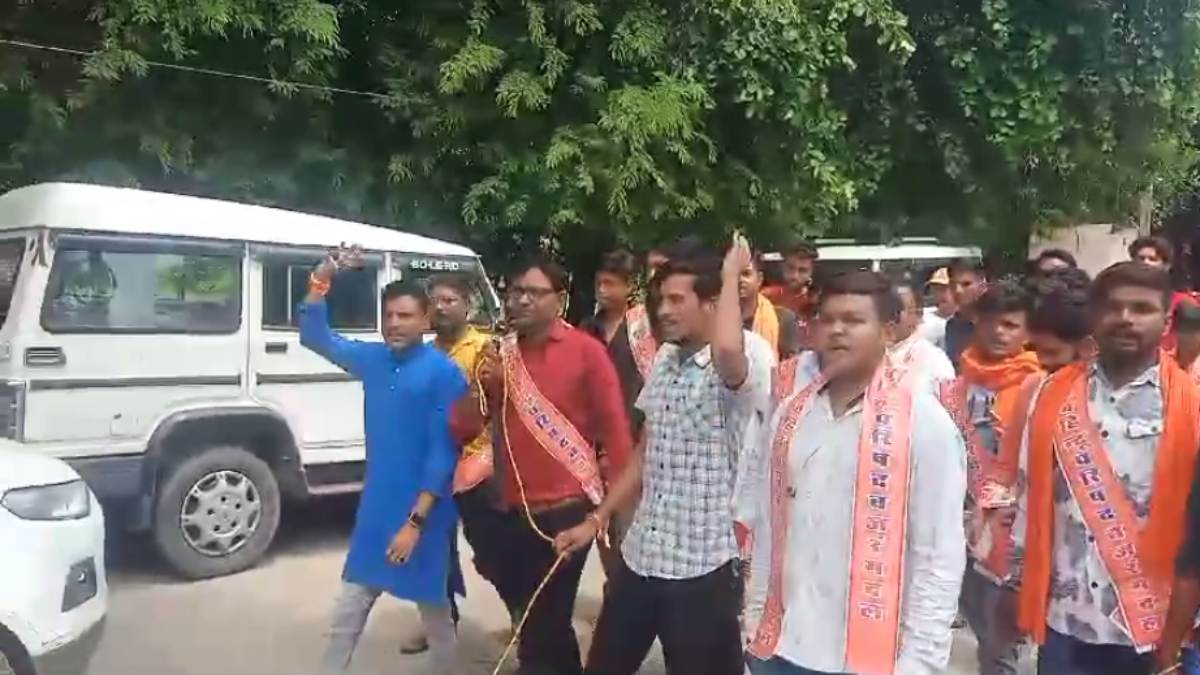 वक्फ बोर्ड के अध्यक्ष पर आदिवासी महिला से रेप का आरोप: हिंदू संगठन ने की गिरफ्तारी की मांग, 72 घंटे का दिया अल्टीमेटम