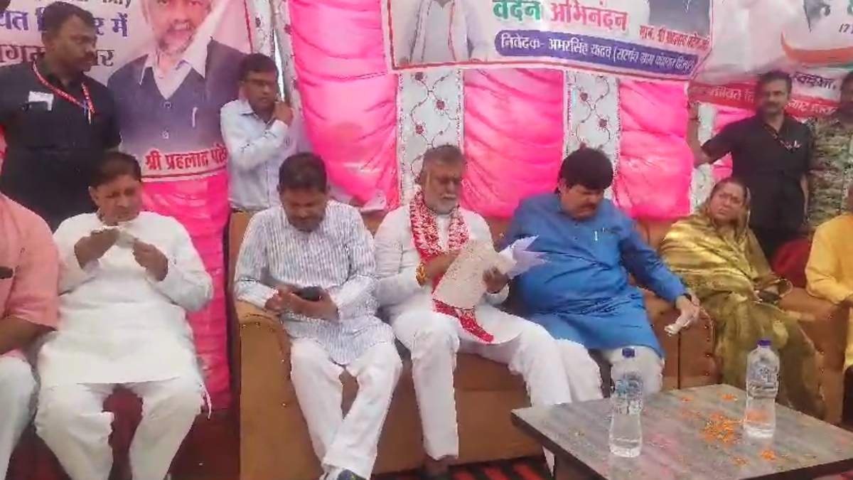 बाढ़ पीड़ितों के साथ राजनीति ! ग्रामीण बाेले- कोई नहीं कराता स्थाई समाधान, मंत्री जी ने दी ये सफाई…