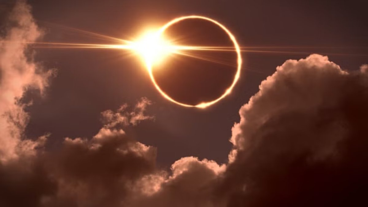 Surya Grahan 2024: नवरात्रि से पहले आएगा साल का दूसरा सूर्य ग्रहण, जानें क्या भारत में इसे देखा जा सकेगा…