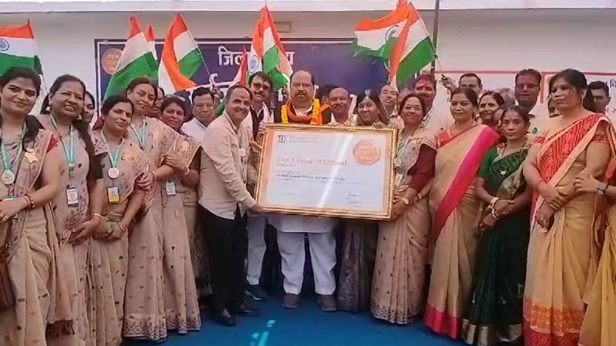 MP के सीएम राइज स्कूल का जलवाः नवाचार के लिए मिला विश्व में तीसरा स्थान, कैबिनेट मंत्री ने किया सम्मानित