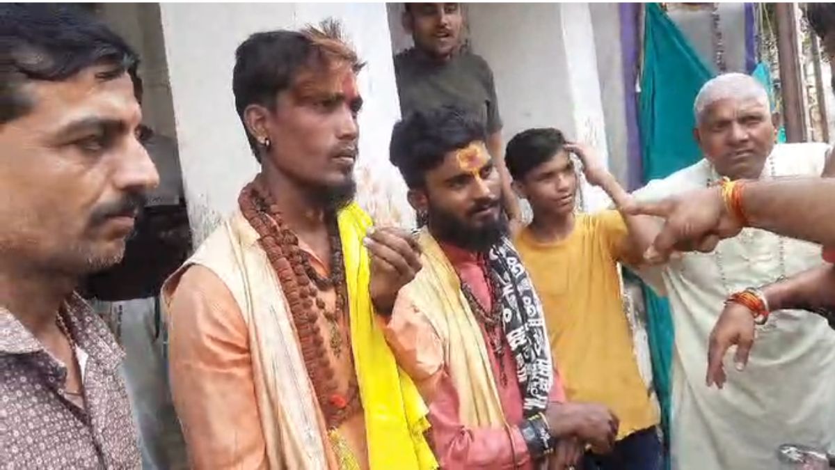 रोहिंग्या समझ ग्रामीणों ने दो साधुओं की कर दी पिटाईः थाने में पता चला दोनों हिंदू, वीडियो वायरल
