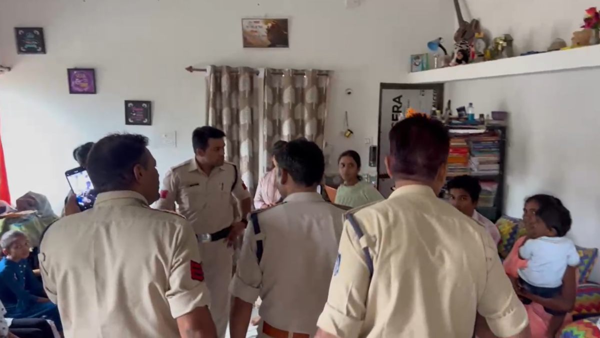 कोचिंग सेंटर में धर्मांतरणः धर्म सभा में 15 से ज्यादा नाबालिग बच्चे मिले, पादरी और दो महिला हिरासत में