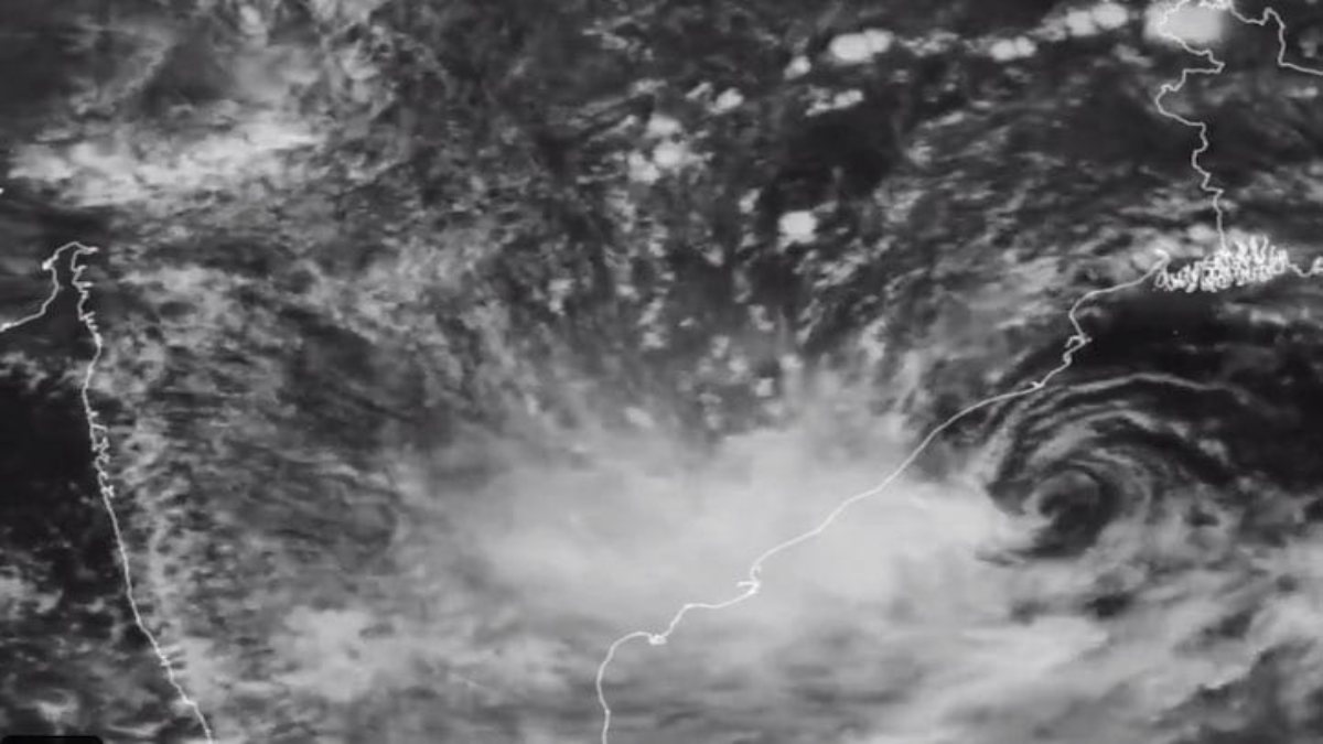 Odisha Weather Update: ओडिशा में भारी बारिश का रेड अलर्ड जारी, डिप्रेशन तेज होने से पुरी-दीघा तट पार करने की संभावना