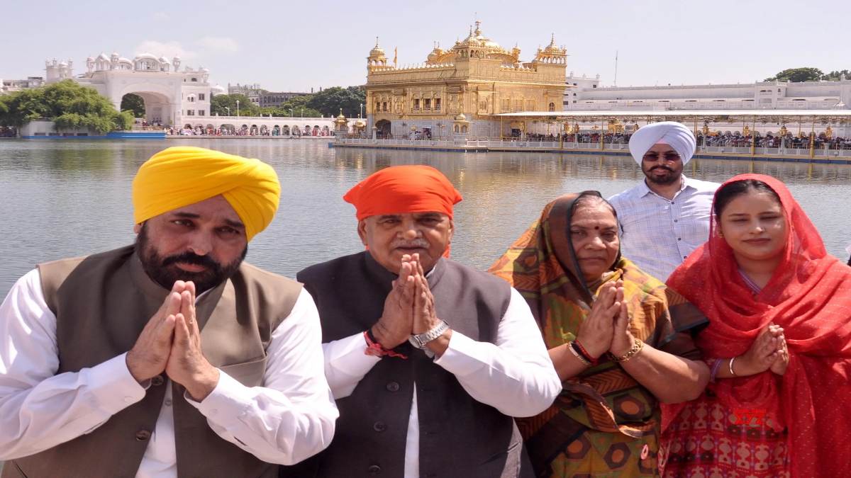 Punjab News : राज्यपाल कटरिया और मुख्यमंत्री मान पहुंचे अमृतसर, गोल्डन टेंपल में टेका माथा