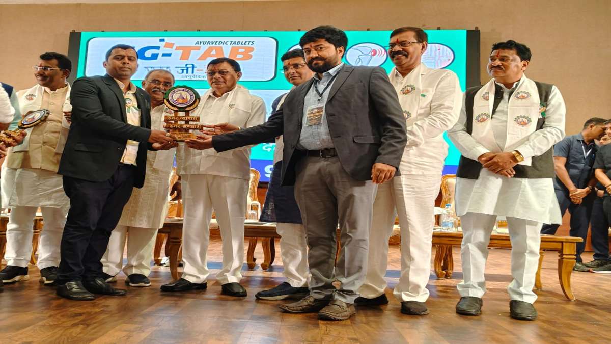 शून्य से शिखर तक पहुंचने वाले व्यापारियों का सम्मान, छत्तीसगढ़िया वाणिज्य एवं उद्योग महासंघ ने किया सम्मानित