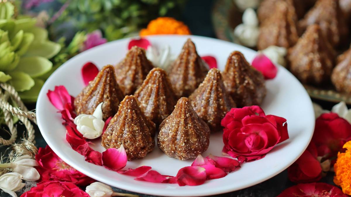 बहुत ही कम टाइम में तैयार हो जाता है ये अंजीर मोदक, बप्पा के भोग के लिए एक दिन जरूर करें Try…