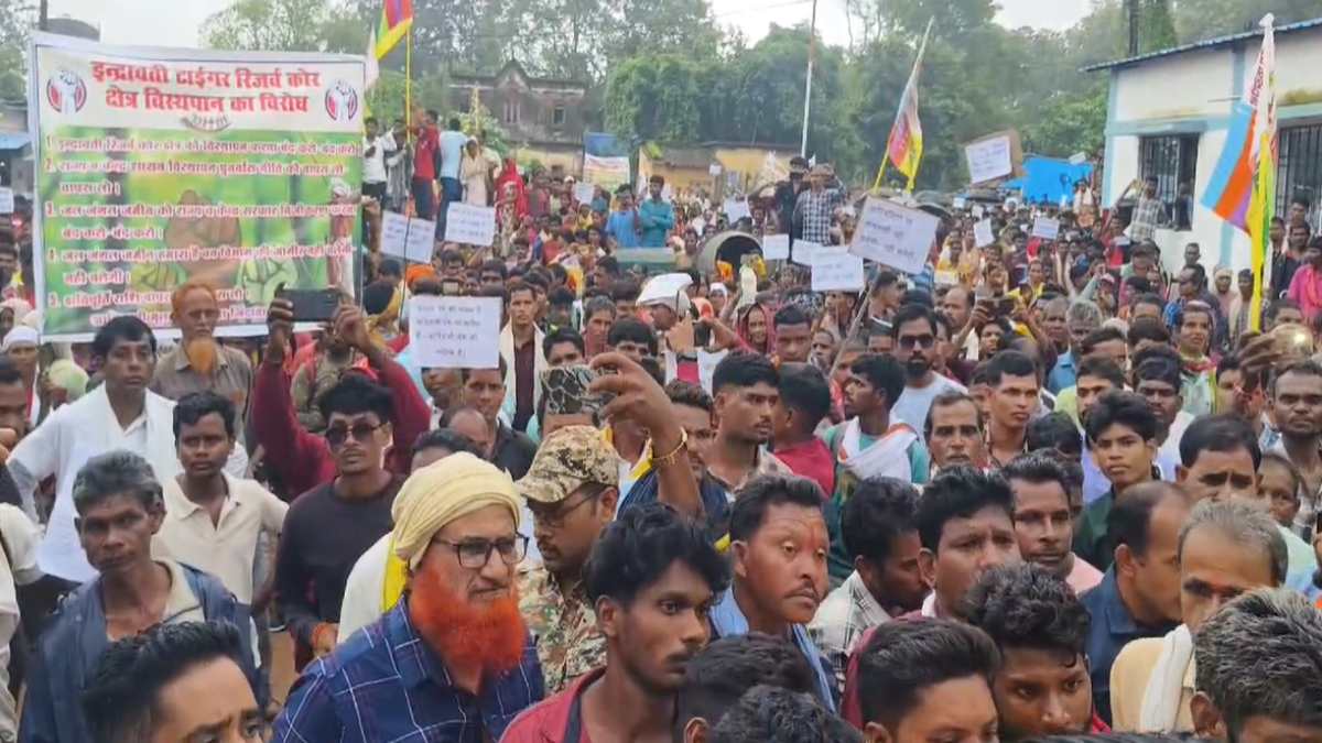 इंद्रावती कोर क्षेत्र में विस्थापन को लेकर आदिवासी हुए लामबंद, रैली निकलकर किया विरोध, जिला प्रशासन को सौंपा ज्ञापन