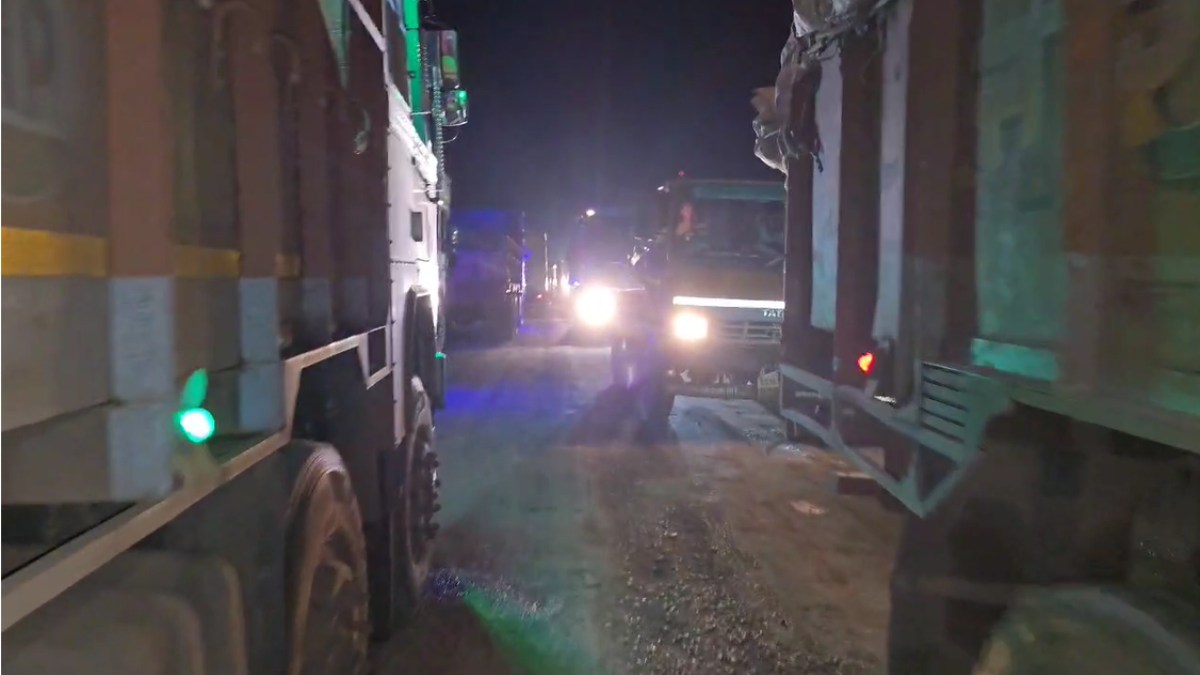 केशकाल घाटी में लगा मेगा जाम, 48 घंटे से नहीं खुल पाया रास्ता, वाहनों की लगी लंबी कतार, राहगीर परेशान