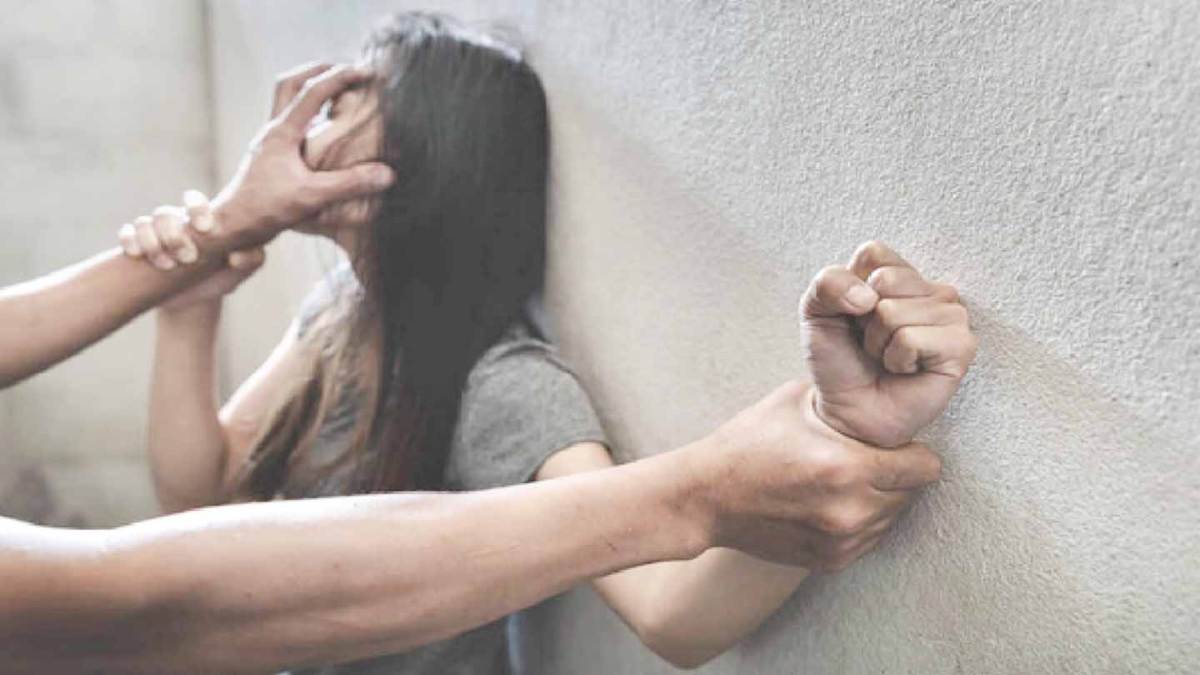 ‘बाबा’ बलात्कार पर लगाम कब? गोरखपुर में कोचिंग से लौट रही नाबालिग से गैंगरेप, घर नहीं पहुंची बेटी तो मां निकली खोजने, फिर…