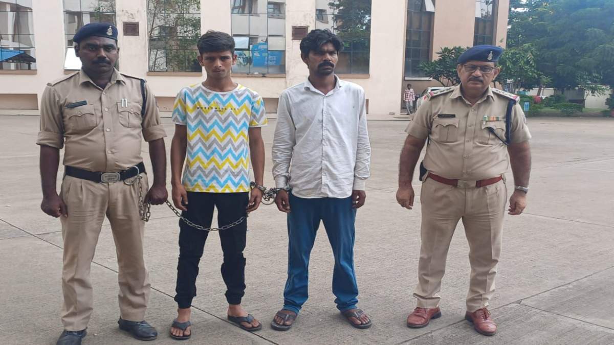 राजधानी में गणेश पंडाल में रखी प्रतिमा को क्षति पहुंचाने वाले दो युवक गिरफ्तार, पुलिस ने निकाला जुलूस