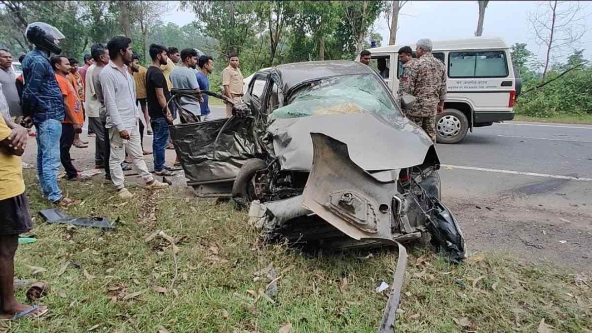 Accident : ट्रक और कार में जबर्दस्त भिड़त, एक की मौत, 4 घायल, पीछे आ रहा दोपहिया वाहन भी आया चपेट में