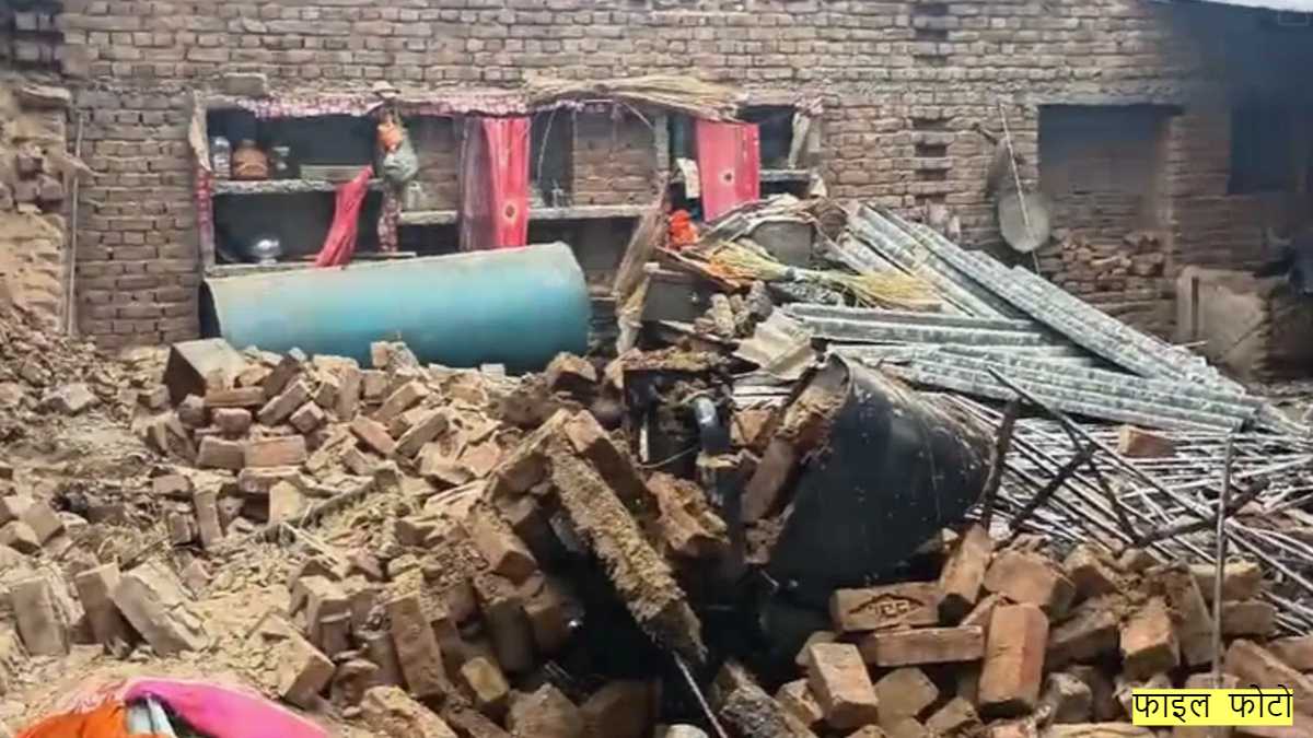 बारिश का कहर, मुसीबत में जिंदगीः भर-भराकर गिरा 2 मंजिला मकान, एक ही परिवार के 7 लोग…
