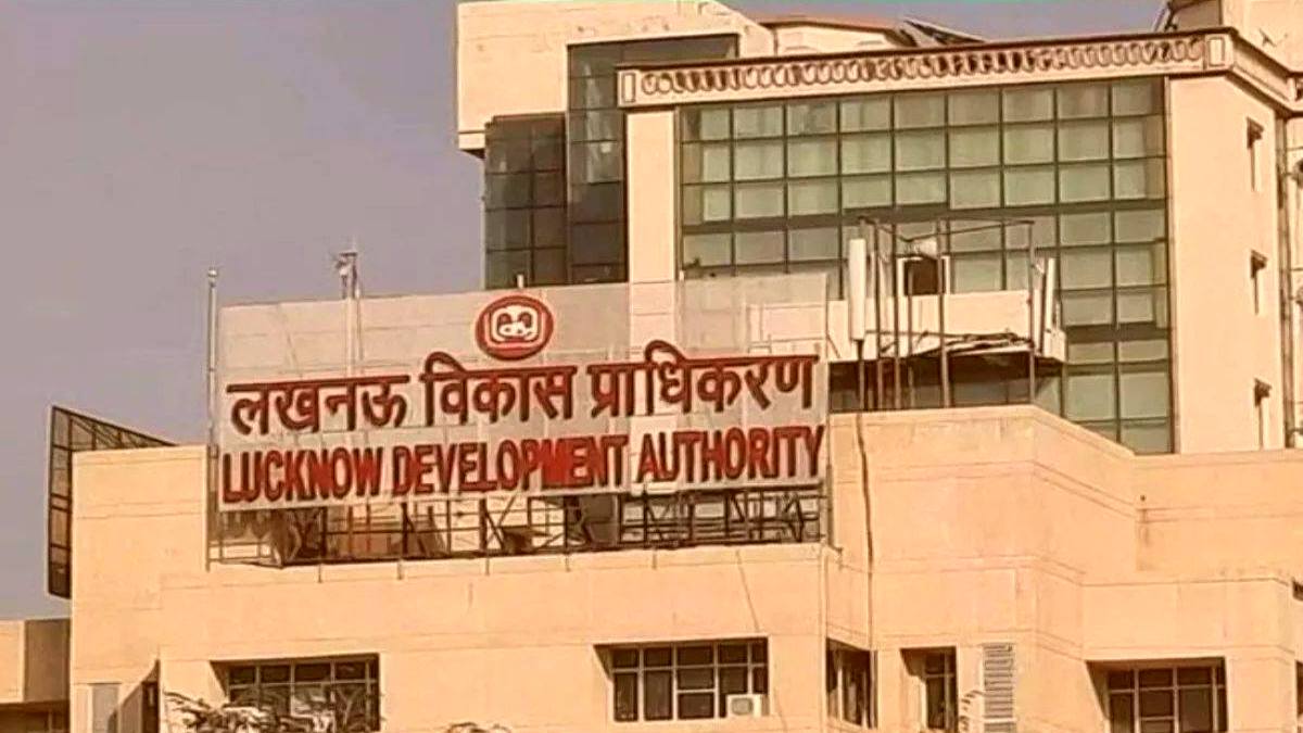 8 मौत के बाद जागा ‘योगी का सिस्टम’! अवैध निर्माण के खिलाफ LDA की कार्रवाई, भवन सील कर ठोंका जुर्माना