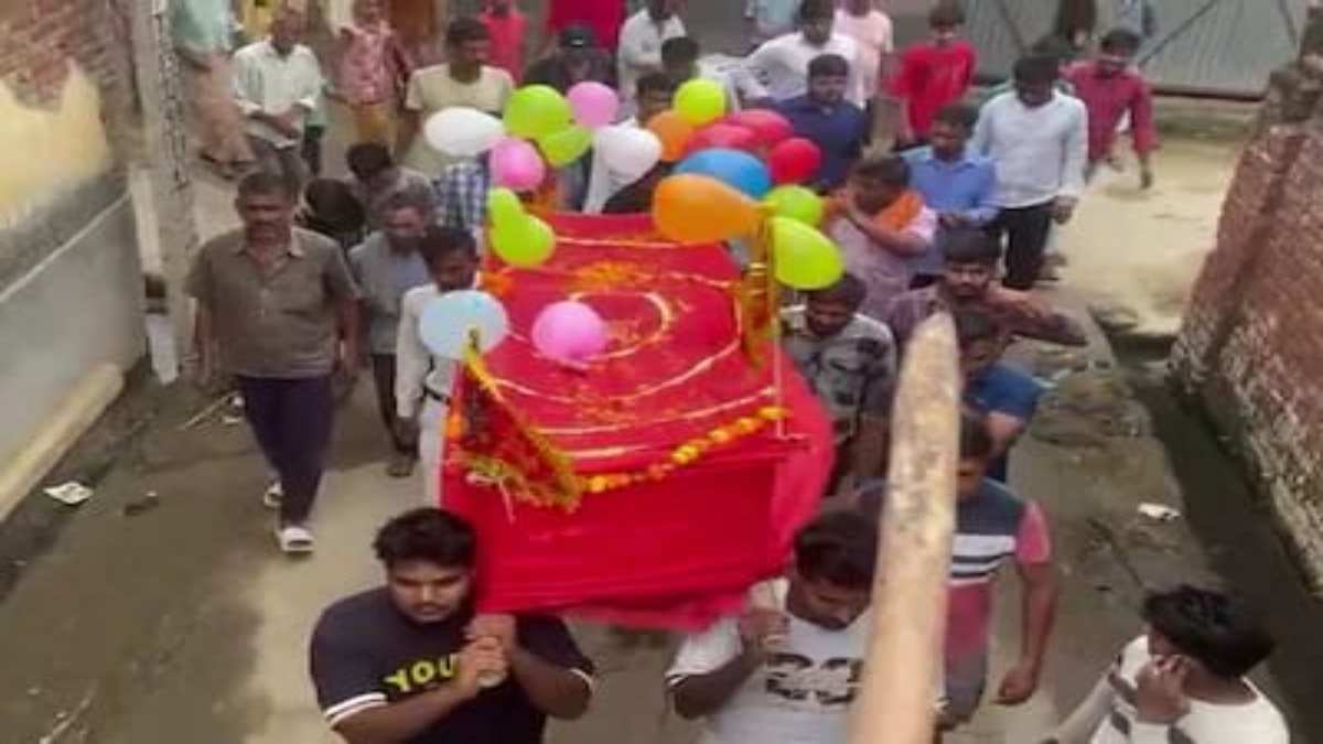 दावा है… नहीं देखा होगा ऐसा नजारा! अर्थी सजाकर गाजे- बाजे के साथ निकली बकरे की शव यात्रा, फिर जो किया जानकर नहीं होगा यकीन