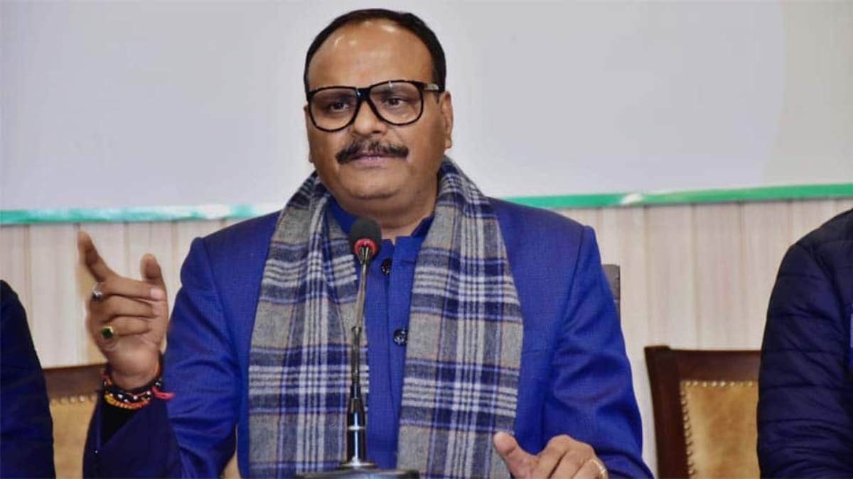 लापरवाही की तो खैर नहीं! गैर जिम्मेदार चिकित्सकों पर चला डिप्टी CM ब्रजेश पाठक का हंटर, रोक दी वेतन वृद्धि, 1 को बर्खास्त करने के निर्देश