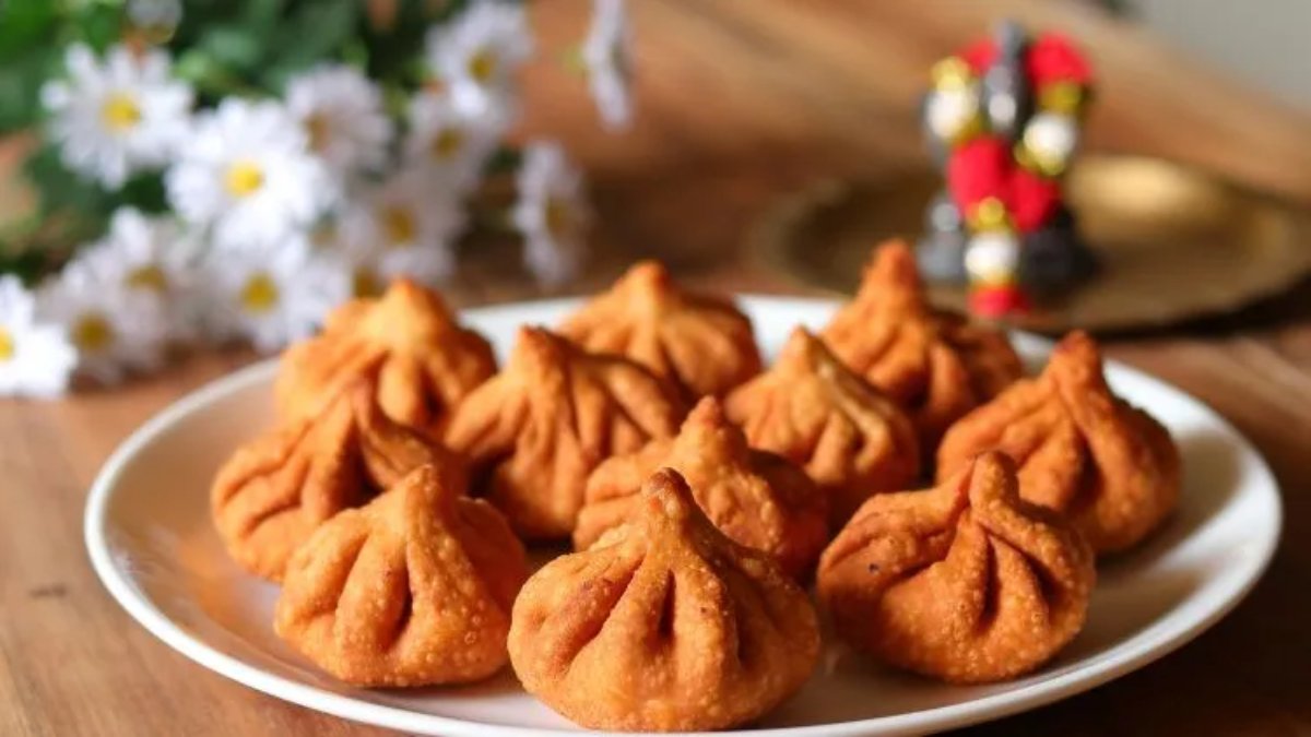 Fried Modak Recipe : बप्पा के भोग के लिए आज ही घर पर बनाएं स्वाद से भरपूर Fried Modak, लगता है बहुत स्वादिष्ट…