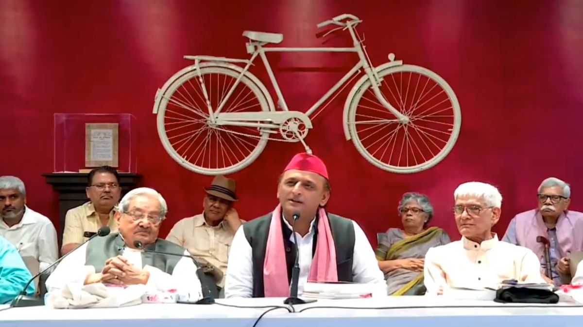 … इनको मारो जूते चार… तब कहां थे साधु-संत ? आखिर अखिलेश यादव ने क्यों कही ये बात?