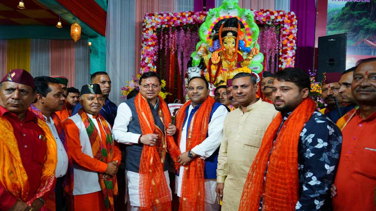 गणेश महोत्सव में शामिल हुए सीएम पुष्कर सिंह धामी, विघ्नहर्ता की पूजा-अर्चना कर लिया आशीर्वाद