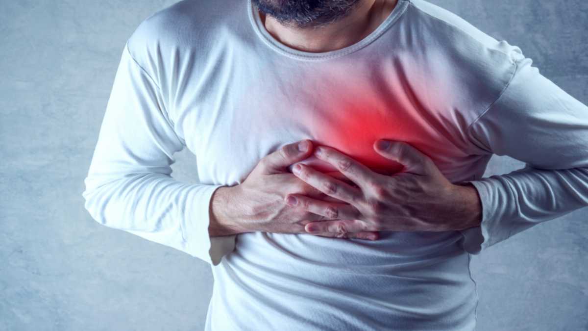 मौत का कोई ठिकाना नहींः चलती बस में इंस्पेक्टर को आया हार्ट अटैक, मचा हड़कंप, फिर…